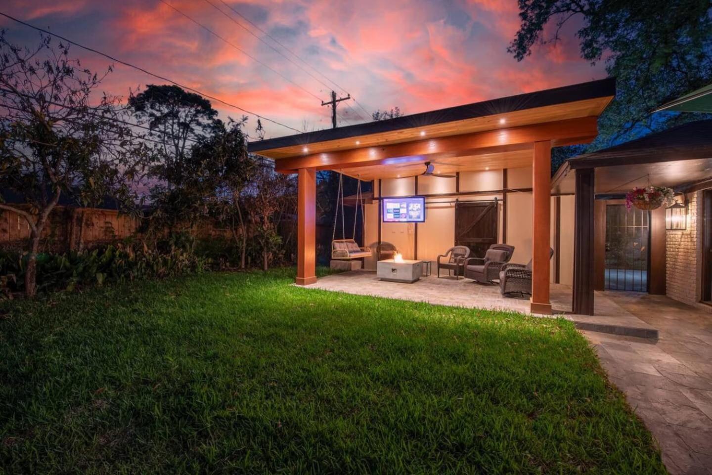 Western Oaks Retreat Houston Exterior photo